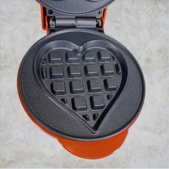 NOSTALGIA -- MyMini Heart-Shaped Waffle Maker, Small Waffle, Plug In, Never Used - Picture 5 of 6